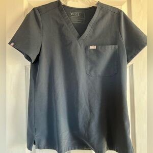 FIGS Navy V-Neck scrub top and cargo pants